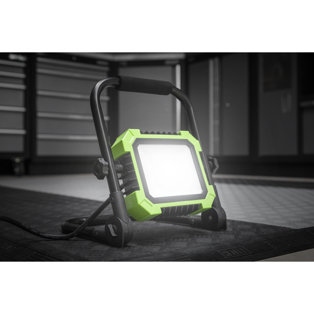 Sealey LED24WL Portable Floodlight 24W SMD LED 230V - additional view 9