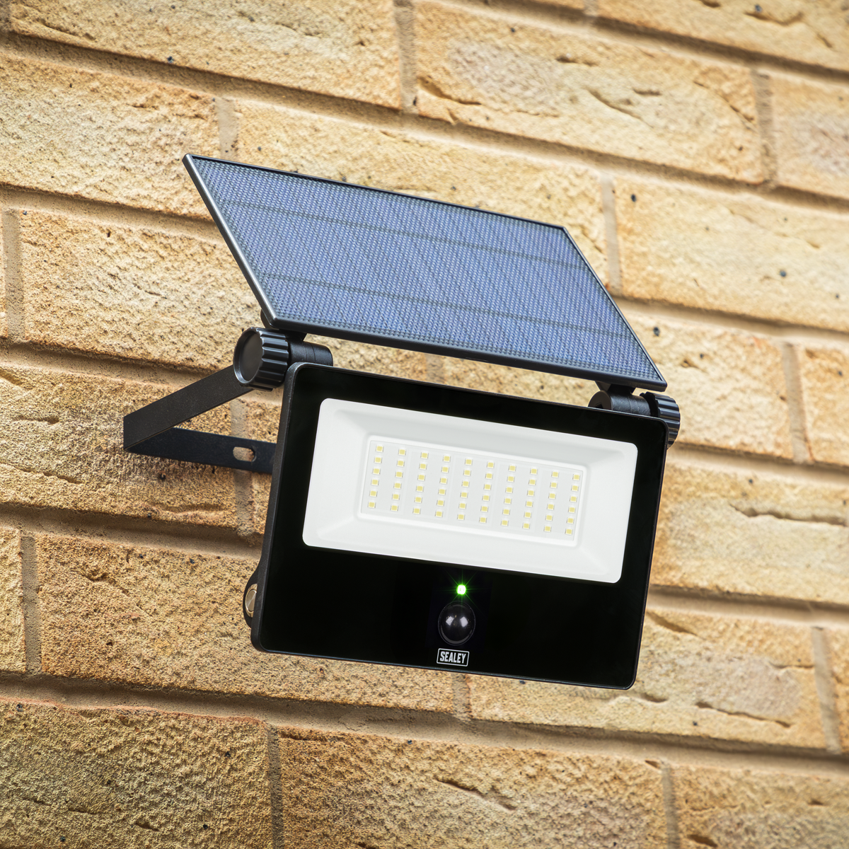 Sealey LED30S Extra-Slim Solar Floodlight with Wall Bracket 30W SMD LED - additional view 10