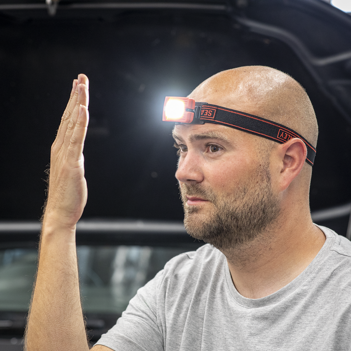 Sealey LED360HTR Rechargeable Head Torch with Auto-Sensor 2W COB LED - Red - additional view 11