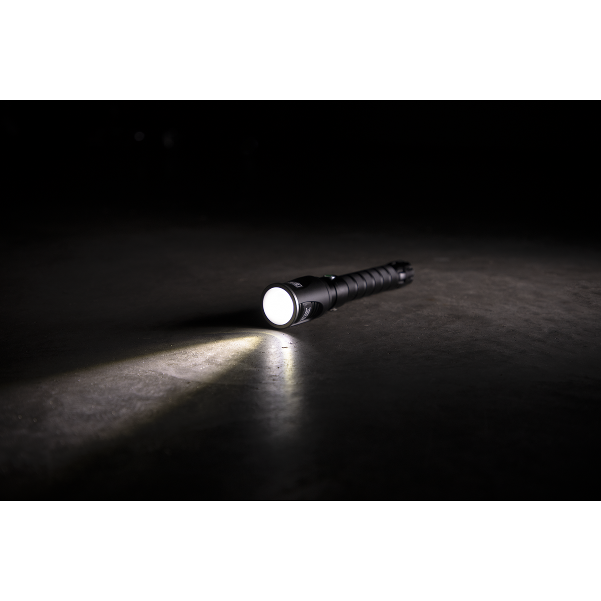 Sealey LED4493 Rechargeable Aluminium Torch with Adjustable Focus 20W SMD LED - additional view 6