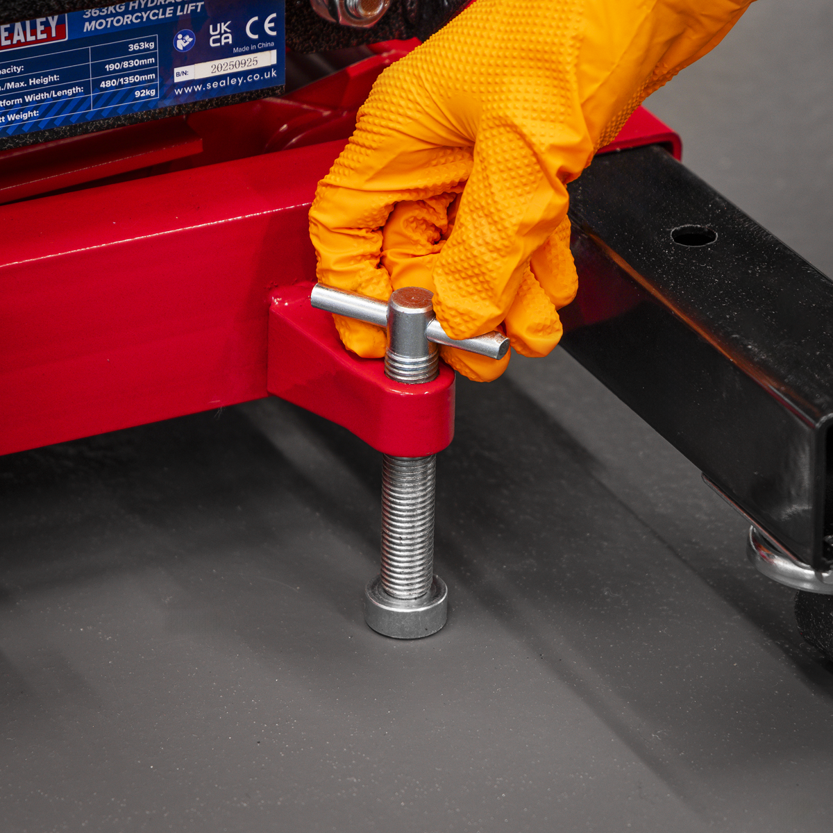 Sealey MC365 Hydraulic Motorcycle Lift 363kg Capacity - additional view 3