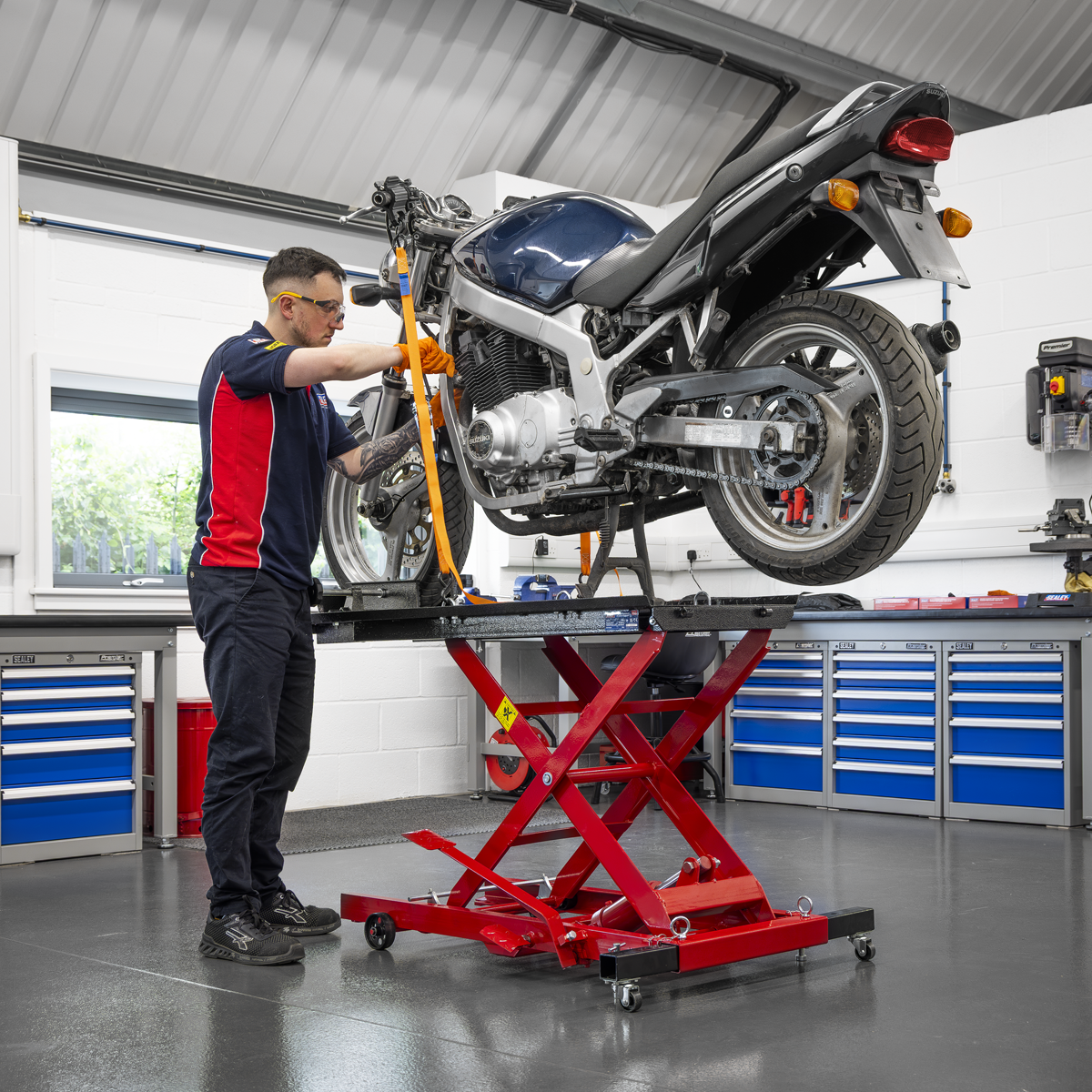 Sealey MC365 Hydraulic Motorcycle Lift 363kg Capacity - additional view 2