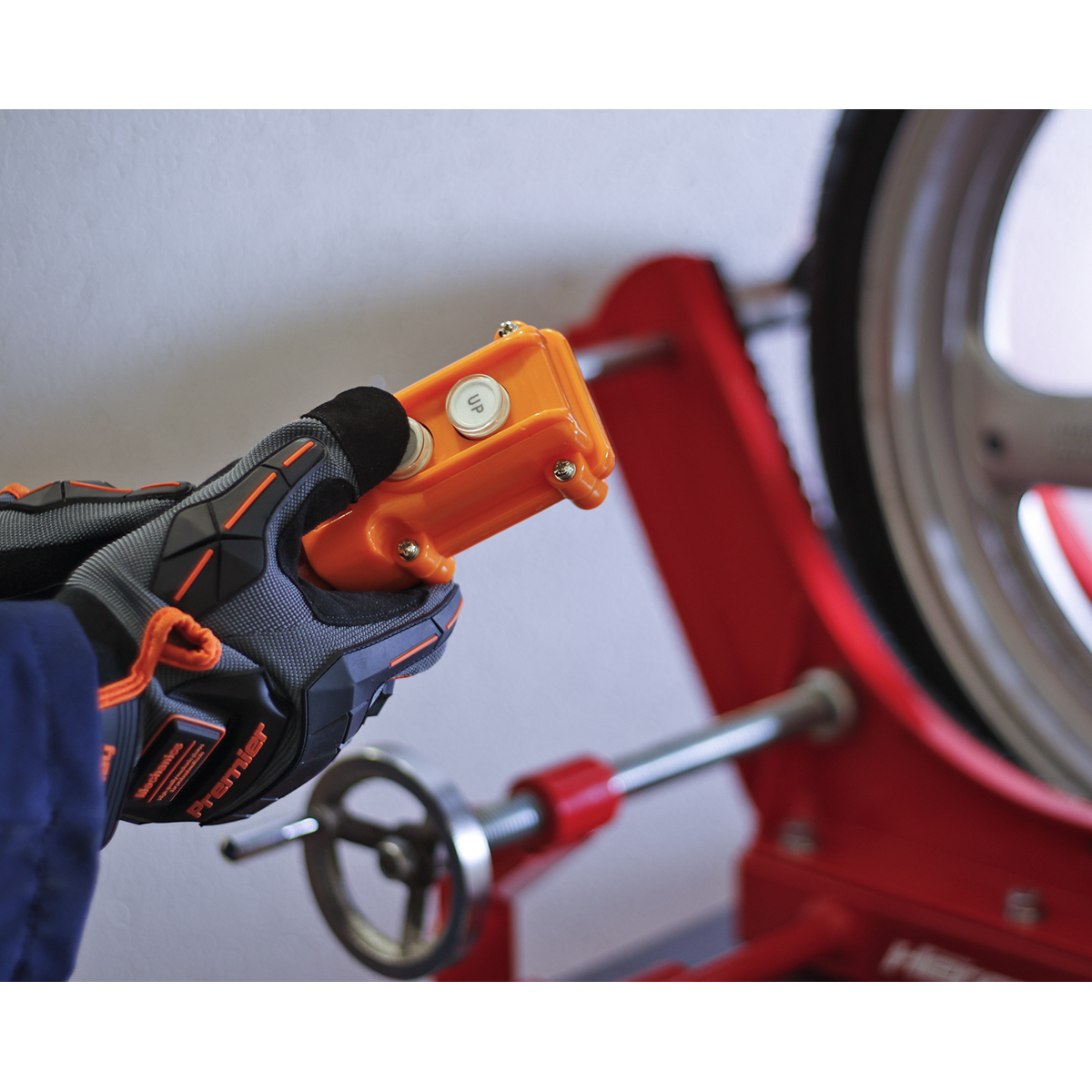 Sealey MC680E Heavy-Duty Electro/Hydraulic Motorcycle Lift 680kg Capacity - additional view 5