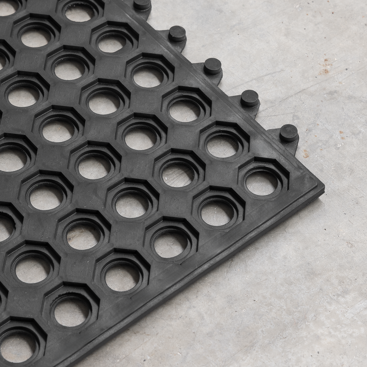 Sealey MIC9292 Interlocking Anti-Fatigue Matting 920 x 920mm - additional view 2