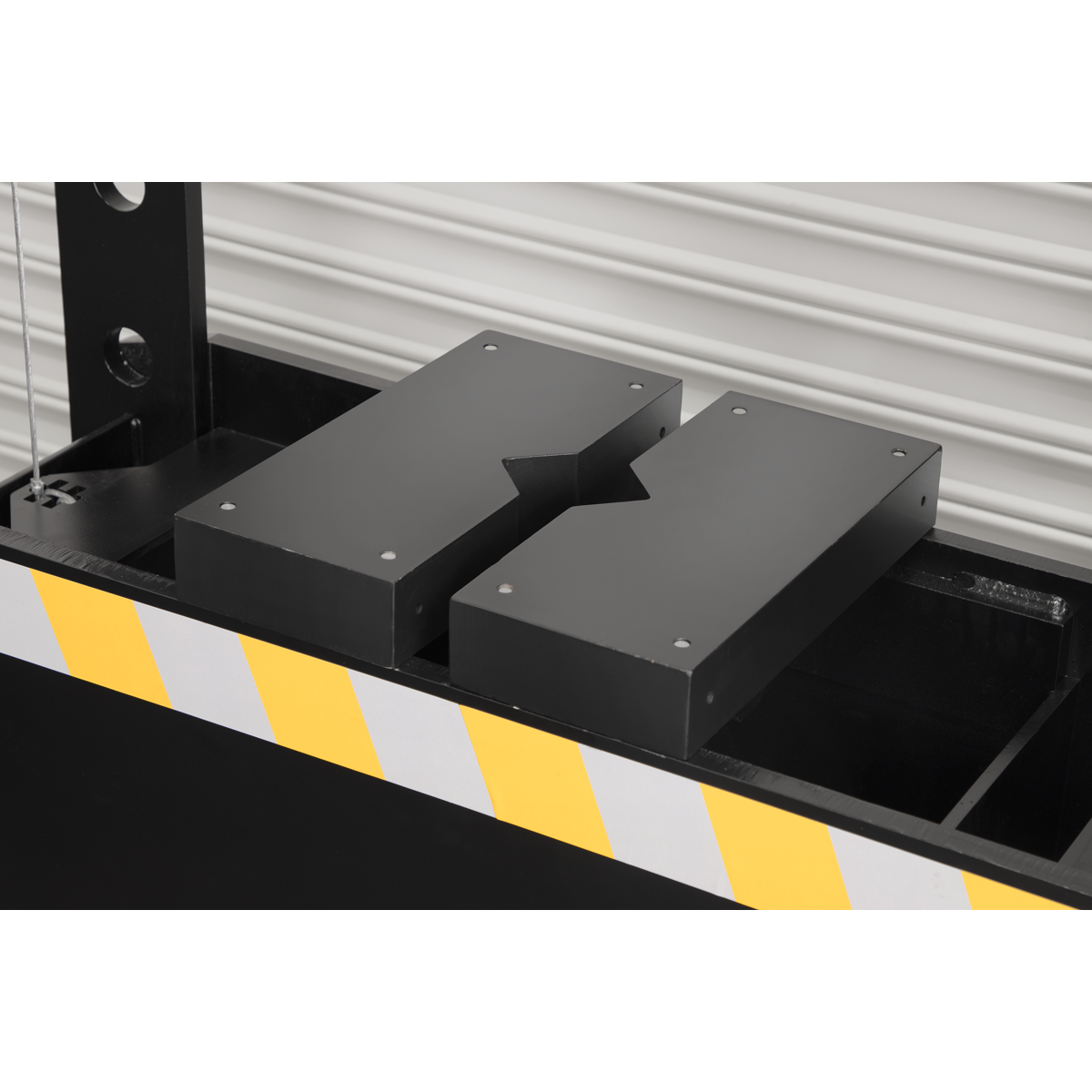 Sealey PPF100S Viking Floor Type Air/Hydraulic Press with Sliding Ram & Foot Pedal 100 Tonne - additional view 8