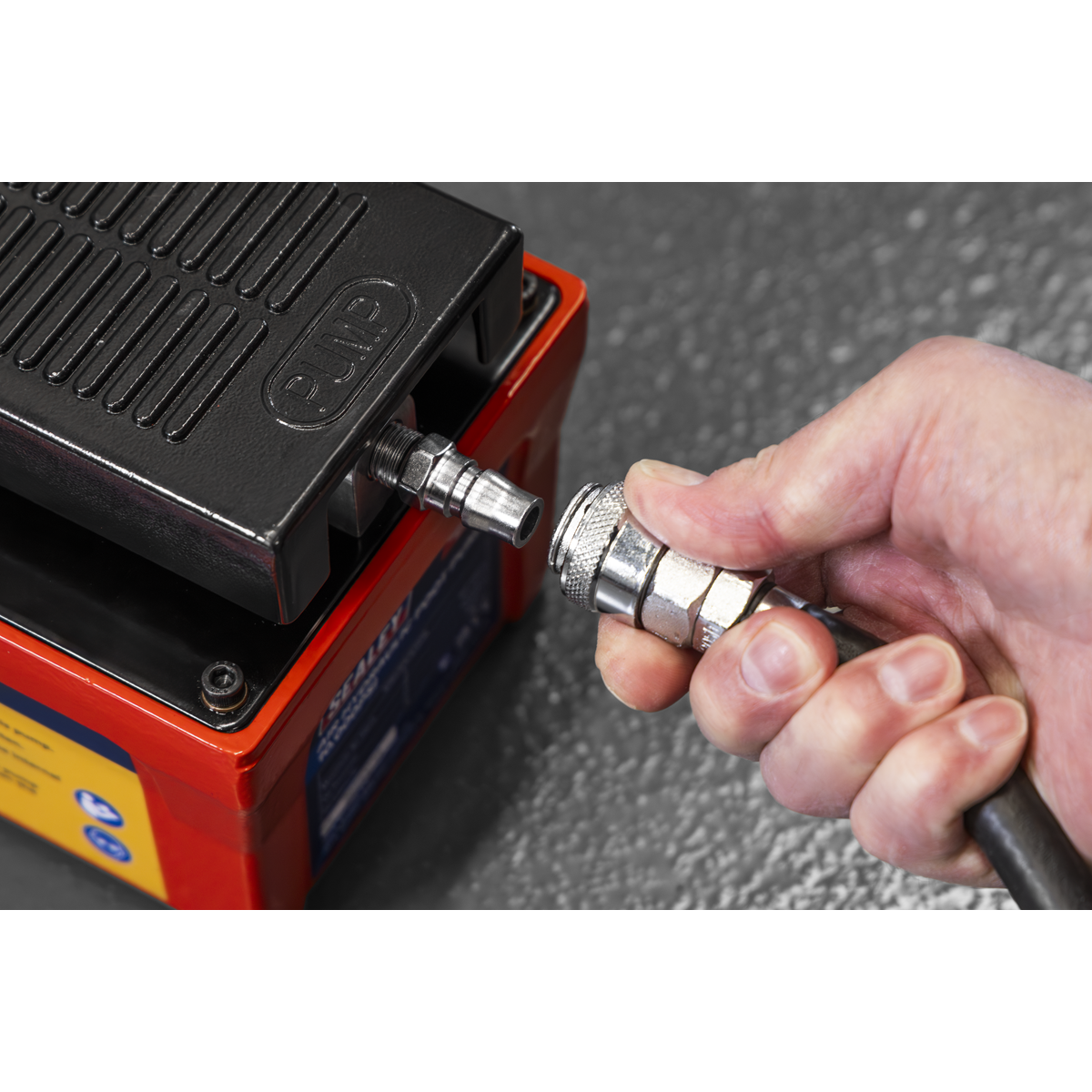 Sealey RE109 Air Hydraulic Foot Pump 10,000psi - additional view 3