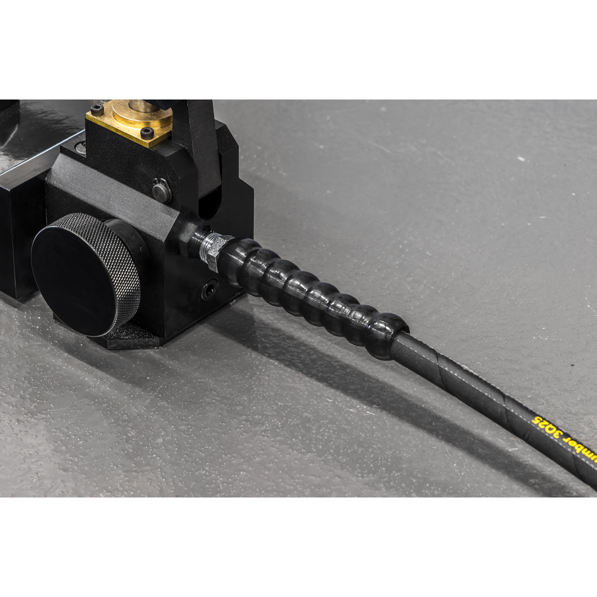 Sealey RE111 High Pressure Hydraulic Hose 3/8" & 3/8" to 1/4" Adaptor - additional view 4