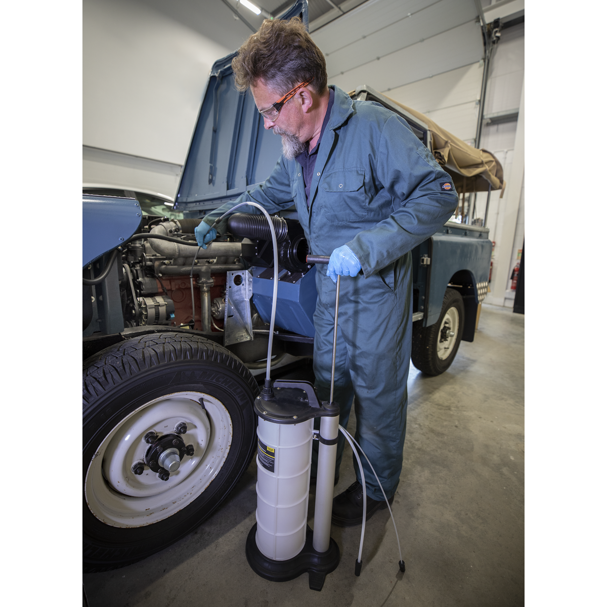 Sealey S01167 Manual Vacuum Oil & Fluid Extractor 9L - additional view 3