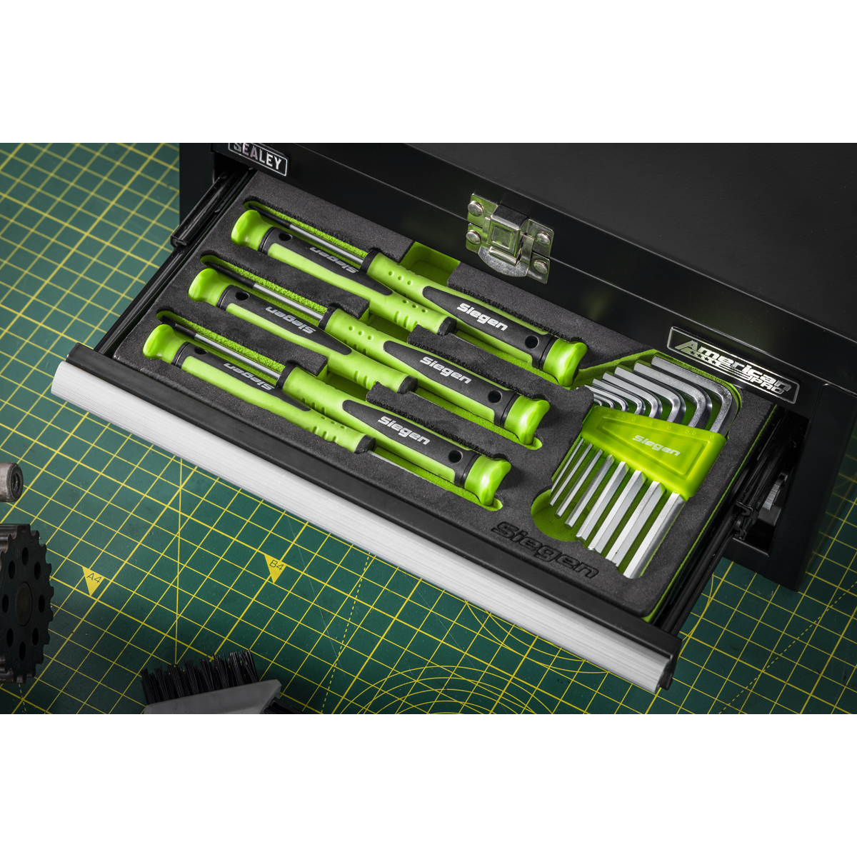Sealey S01335 Siegen Mini Toolbox 2 Drawer with 111pc Tool Kit - additional view 13