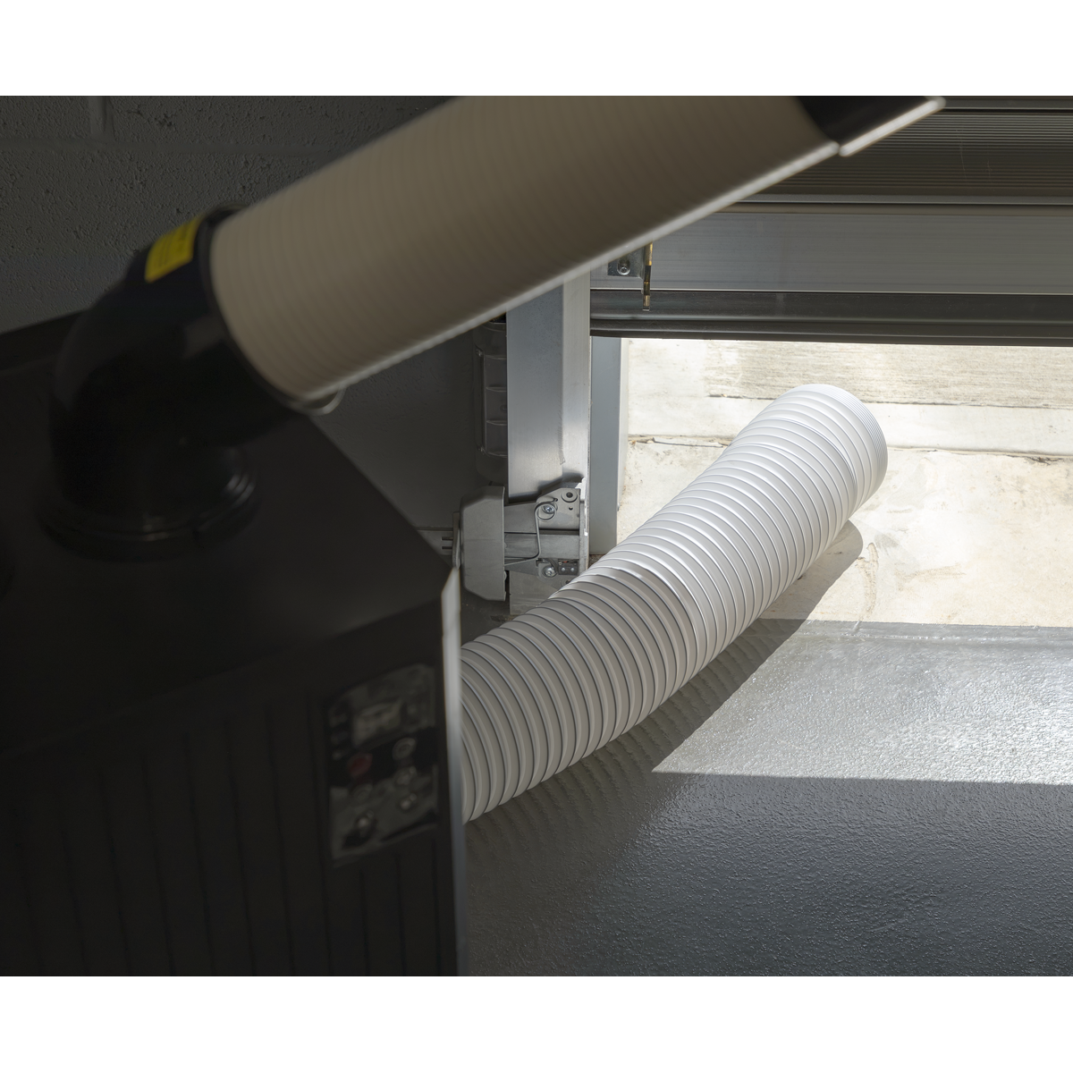 Sealey SAC8500 Industrial Spot Cooler Air Conditioner/Dehumidifier/Air Cooler 8,500Btu/hr (2.5kW) - additional view 4
