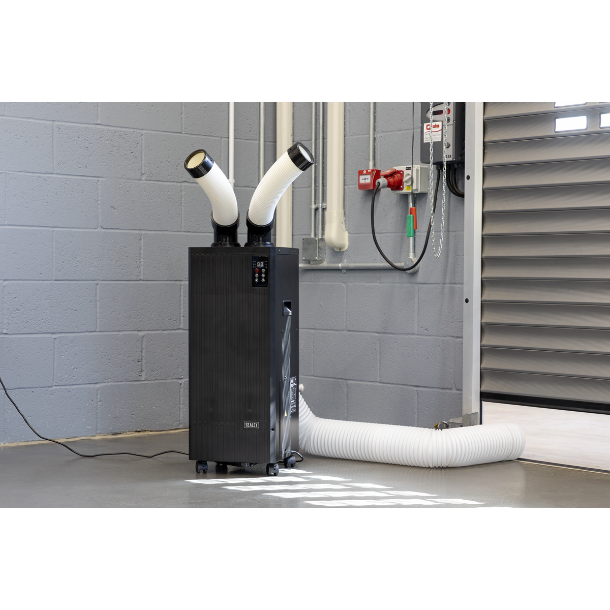 Sealey SAC8500 Industrial Spot Cooler Air Conditioner/Dehumidifier/Air Cooler 8,500Btu/hr (2.5kW) - additional view 2