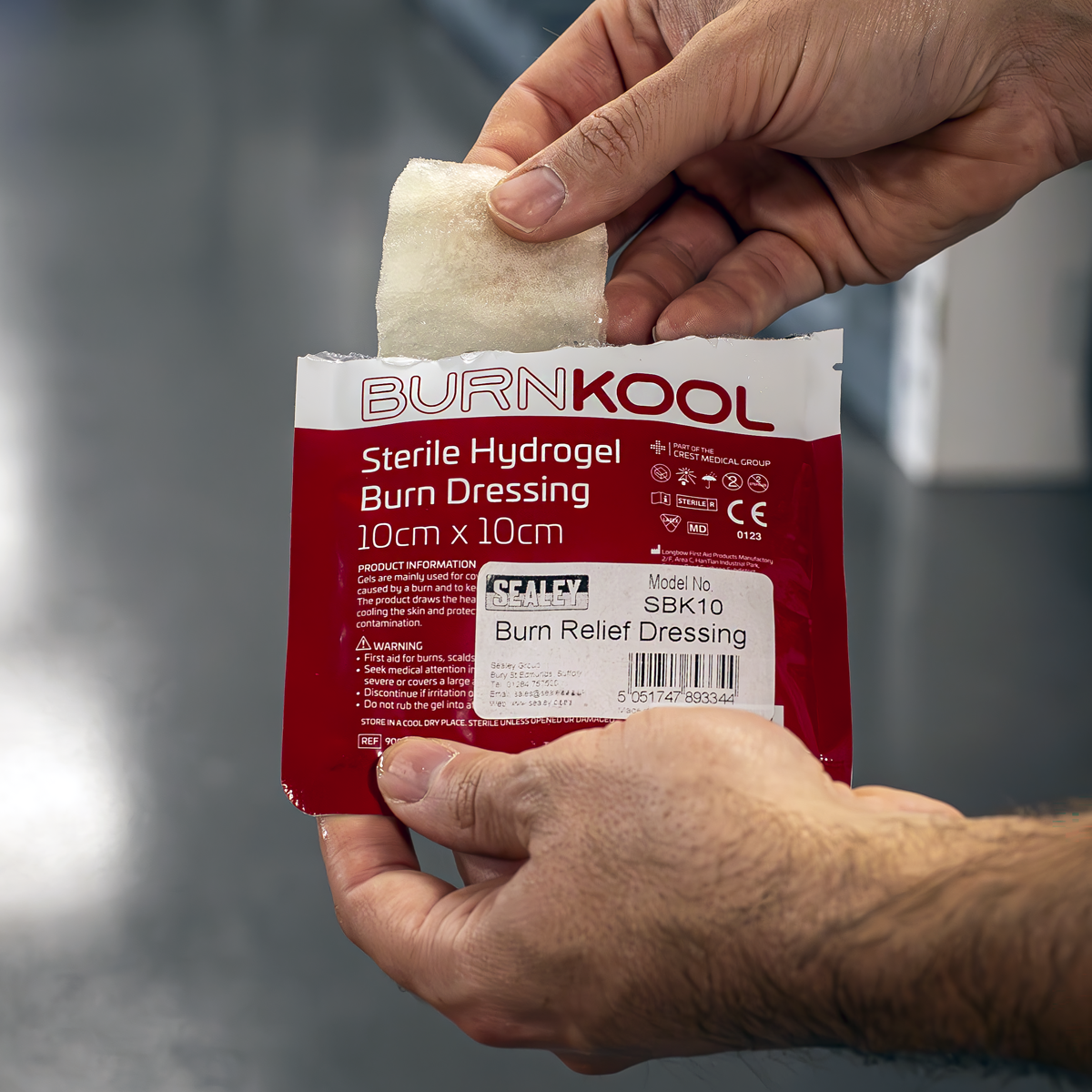 Sealey SBK10 Burn Relief Dressing 100 x 100mm - additional view 2