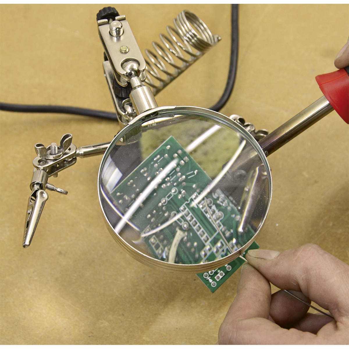Sealey SD150H Mini Robot Soldering Stand with Magnifier & Iron Holder - additional view 4