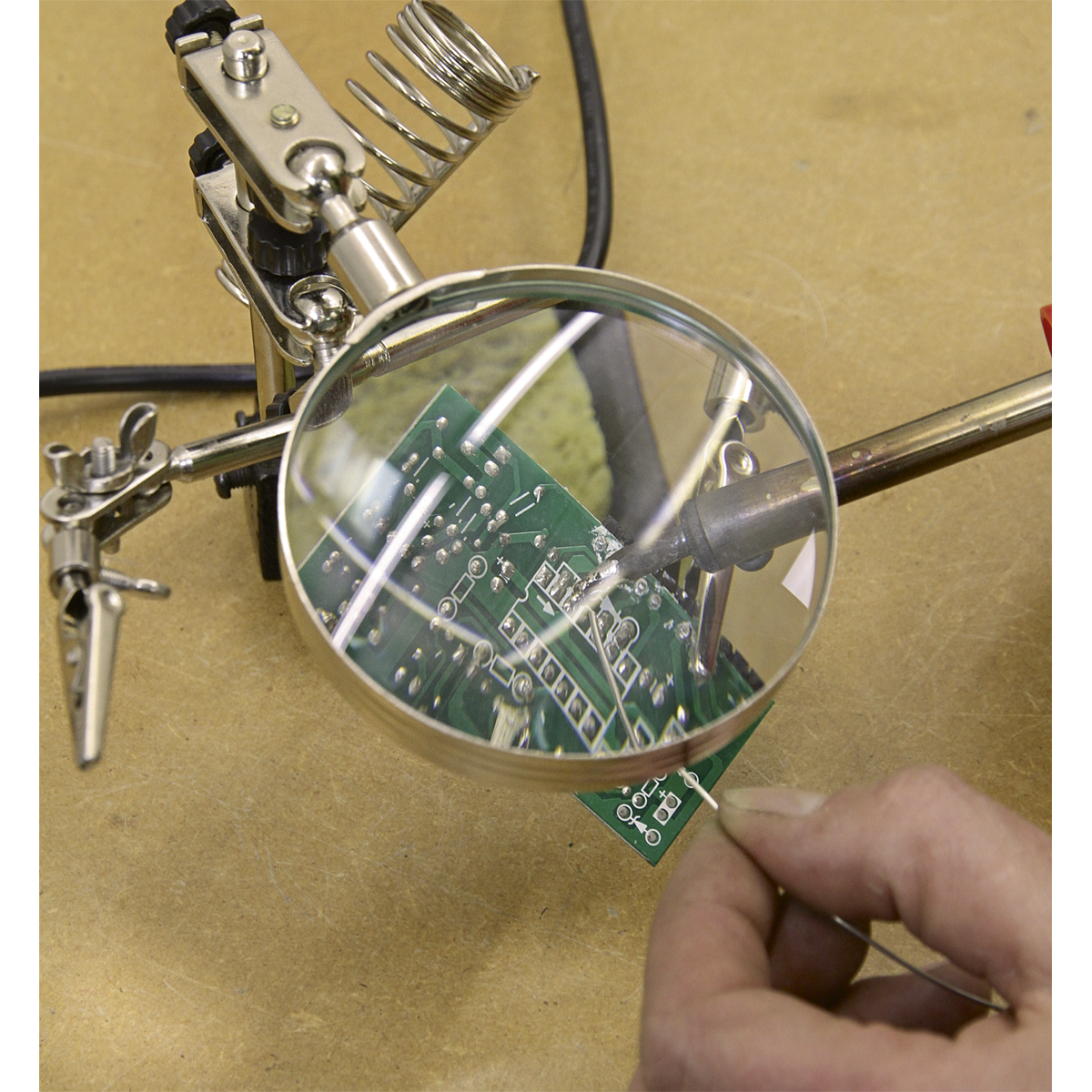 Sealey SD150H Mini Robot Soldering Stand with Magnifier & Iron Holder - additional view 6