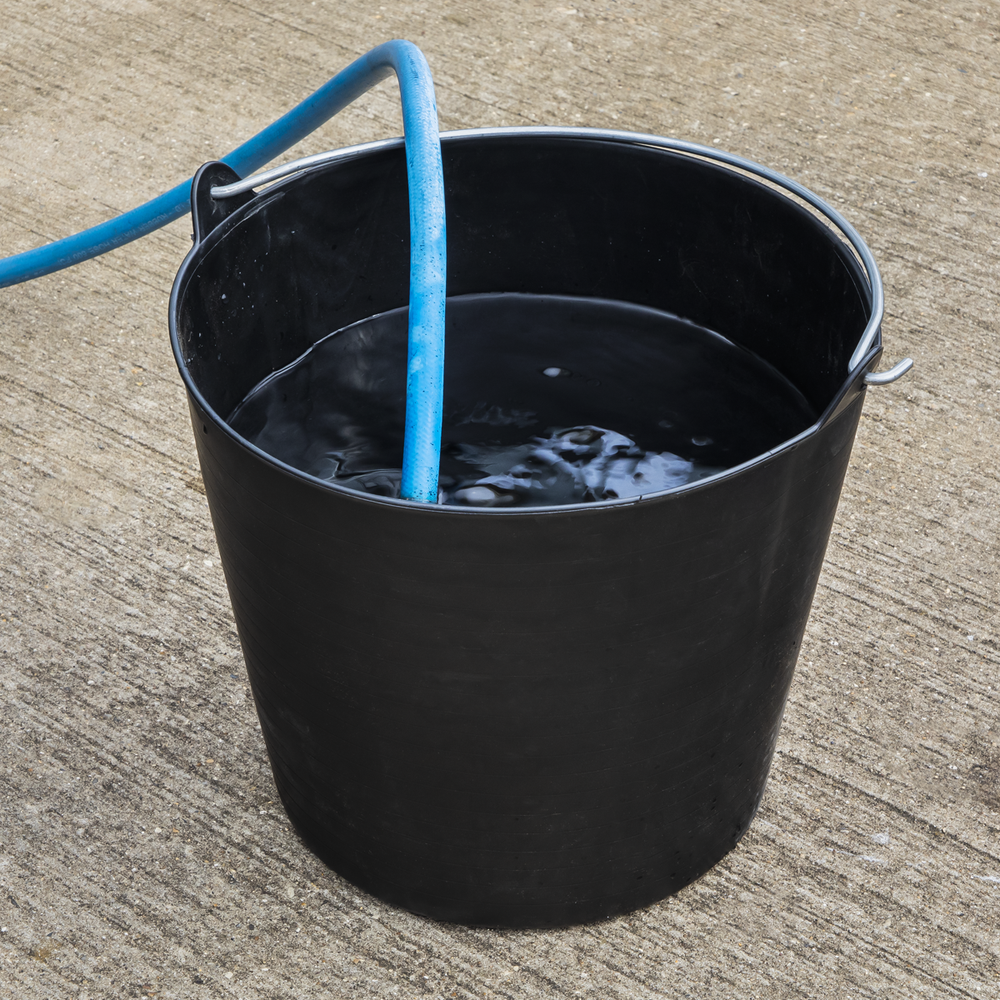 Sealey SFT26H Heavy-Duty Flexi Tub 26L with Metal Handle - Black - additional view 3