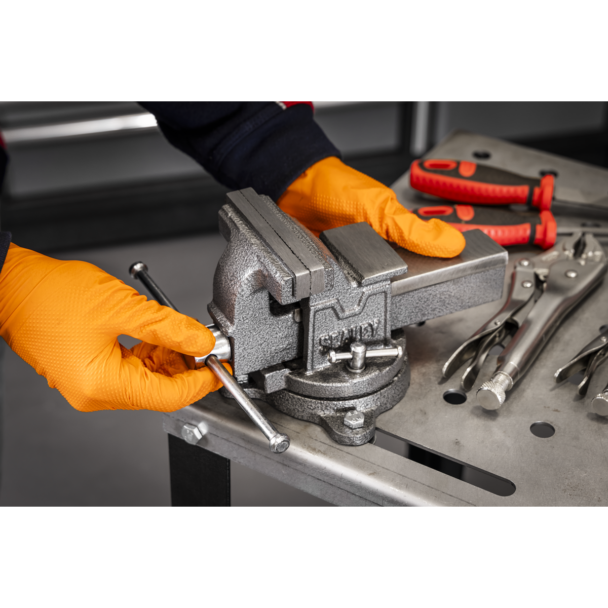 Sealey SGV100L 100mm SG Iron Vice with Swivel Base - additional view 5