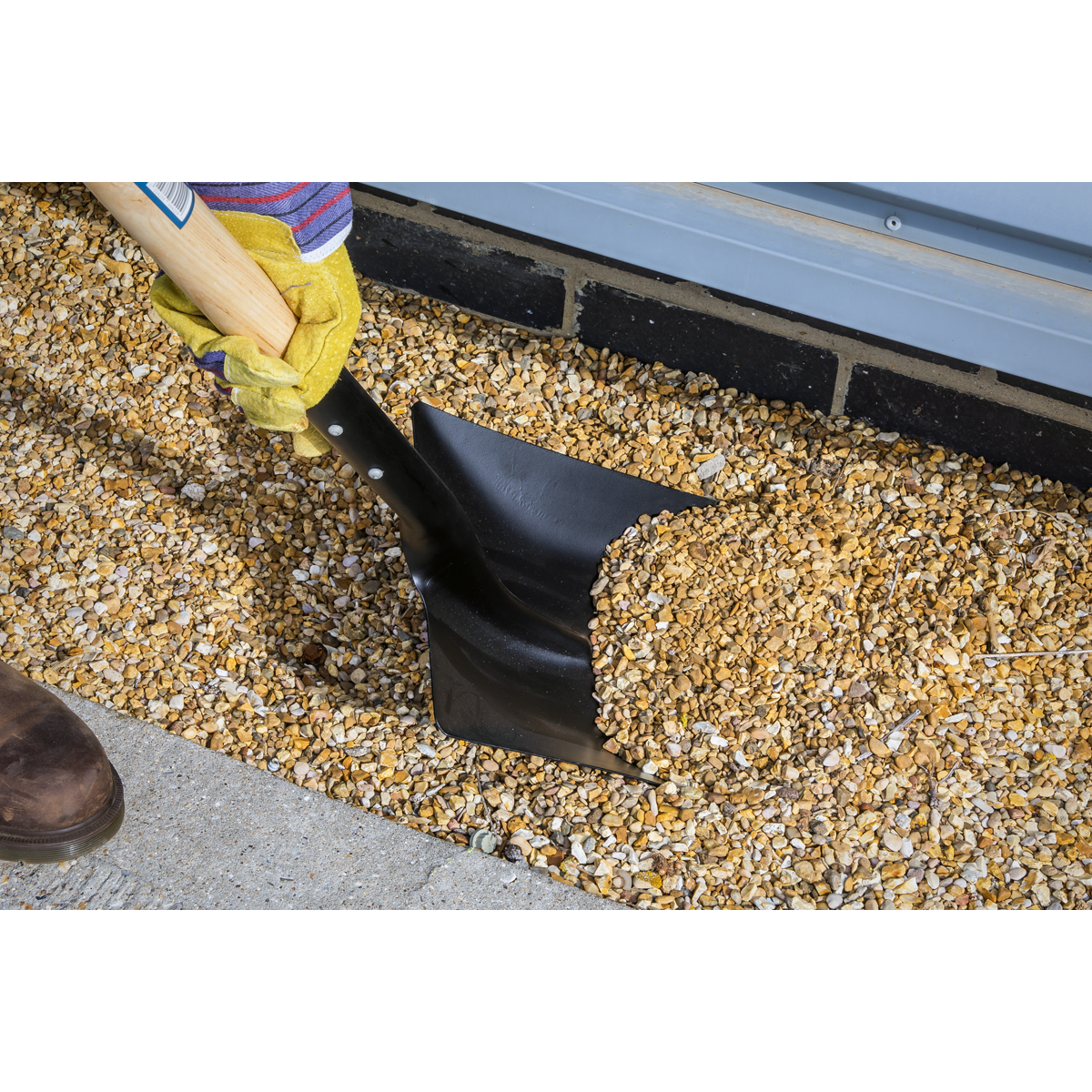 Sealey SH710 Shovel with 710mm Wooden Handle - additional view 2