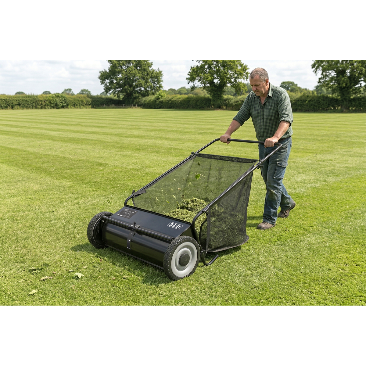 Sealey SLS26 26" Walk Behind Garden Sweeper 200L Capacity - additional view 8