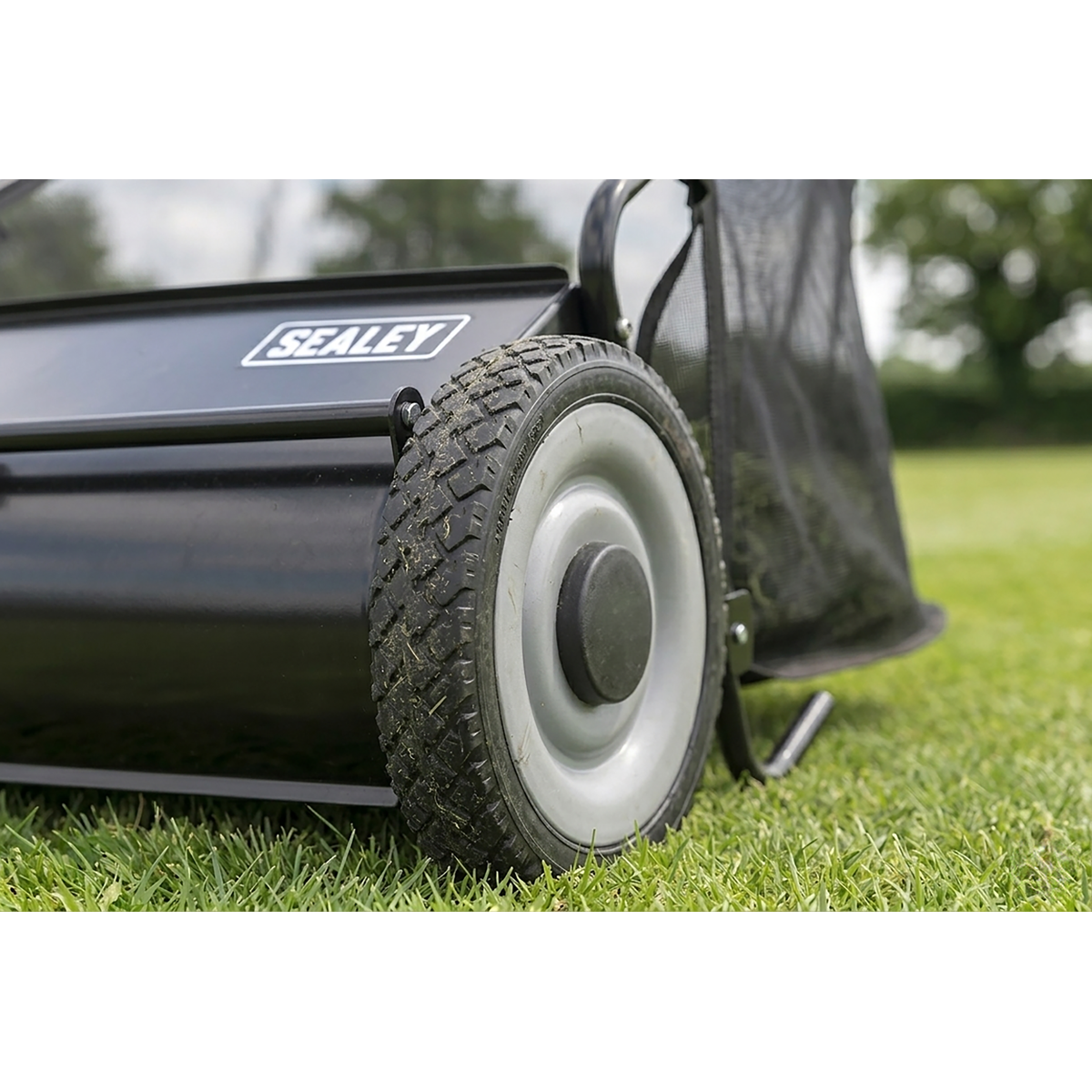 Sealey SLS26 26" Walk Behind Garden Sweeper 200L Capacity - additional view 11
