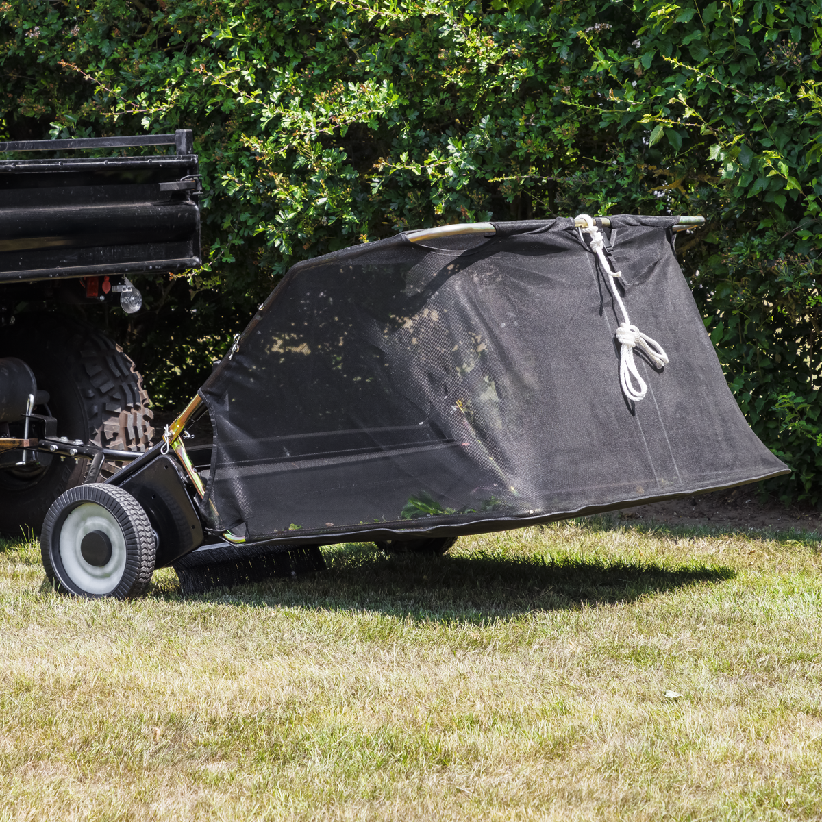 Sealey SLS42T 42" Tow-Behind Lawn Sweeper - additional view 6