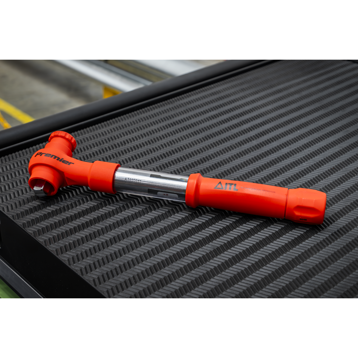 Sealey STW804 Premier Insulated Torque Wrench 1/2"Sq Drive 12-60Nm - additional view 4
