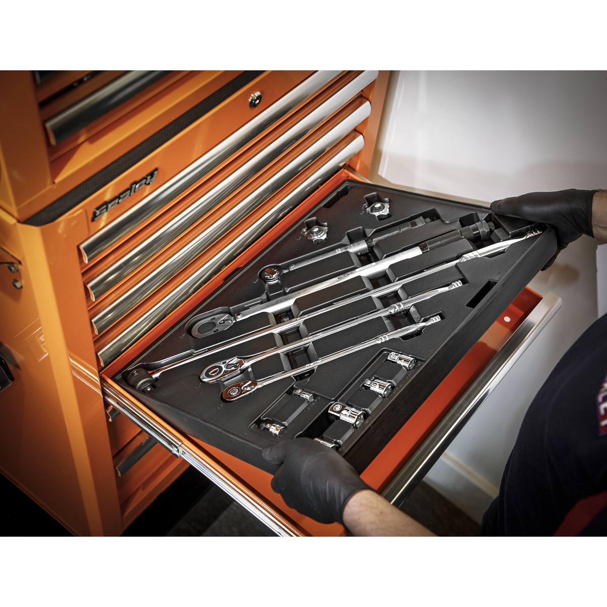 Sealey TBT32 Premier Ratchet, Torque Wrench, Breaker Bar & Socket Adaptor Set with Tool Tray 13pc - additional view 3