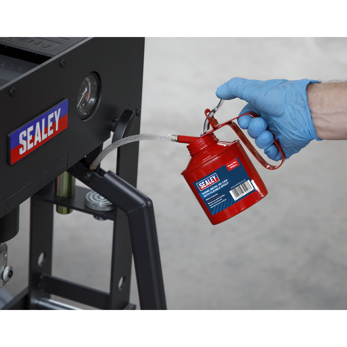 Sealey TP05 Metal Oil Can with Flexible Spout 500ml - additional view 2