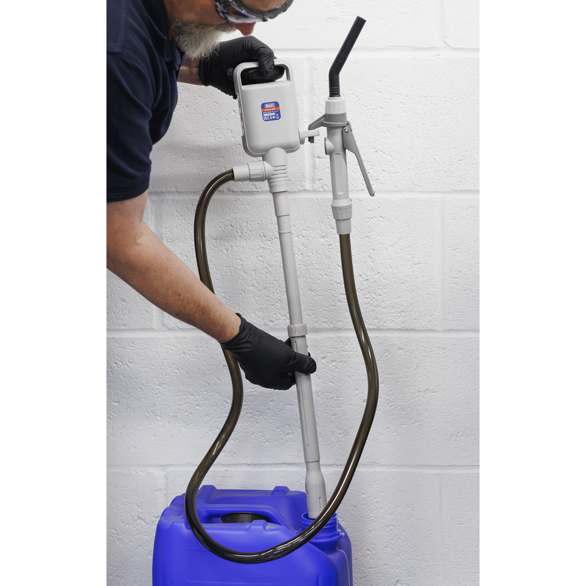 Sealey TP81 Battery Operated Fluid Transfer Pump with Nozzle - additional view 6