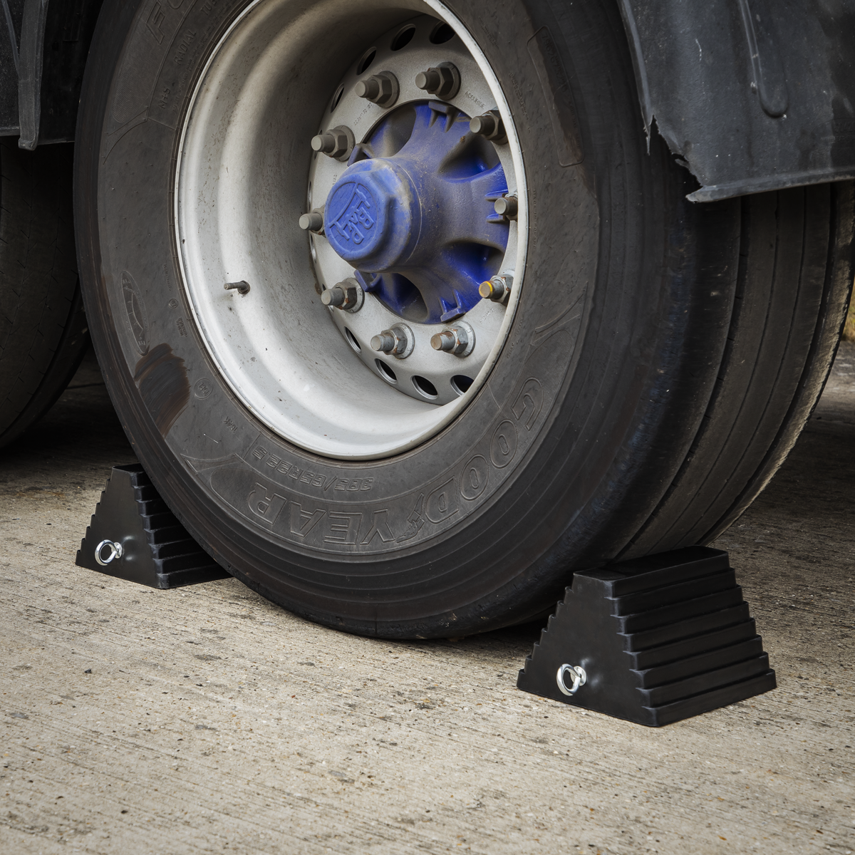Sealey WC03 Rubber Wheel Chock 3.8kg - Single - additional view 2