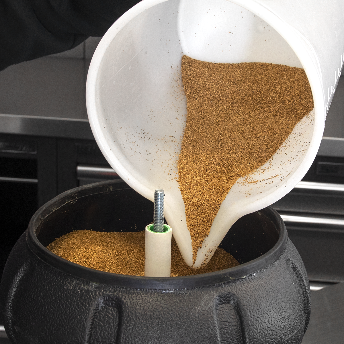 Sealey WS12.5KG Walnut Shell Blast Media - Size 16/30 - 12.5kg Tub - additional view 4