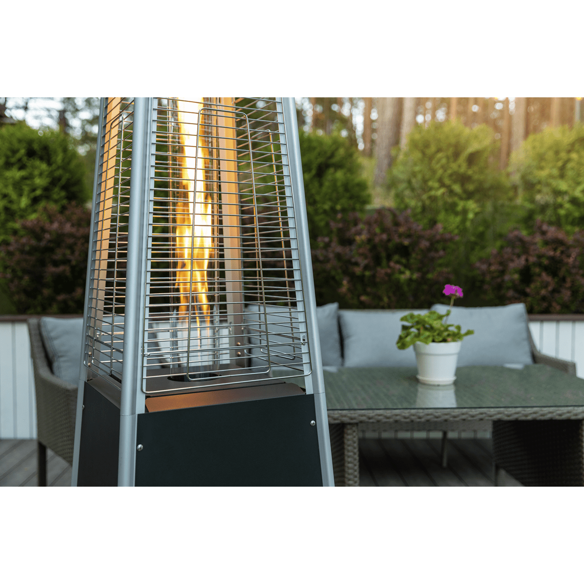 Dellonda Pyramid Gas Outdoor Garden Patio Heater 13kW Commercial & Home Use - DG98 - DG98 - Sealey Tools UK - Trade Counter Direct