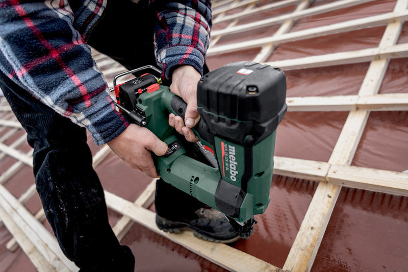 Metabo NFR 18 LTX 90 BL (612090800) 18V Brushless Cordless Nailer Kit (2 x 4Ah Batteries) product image 7