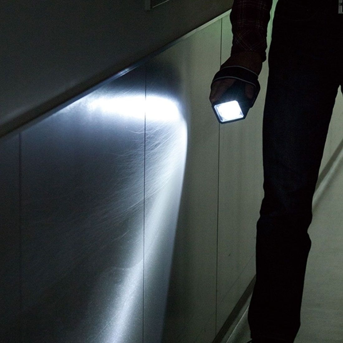 MAKITA DML186 Cordless 18V LXT Cordless LED Flashlight Body Only - DML186 - Makita - Trade Counter Direct