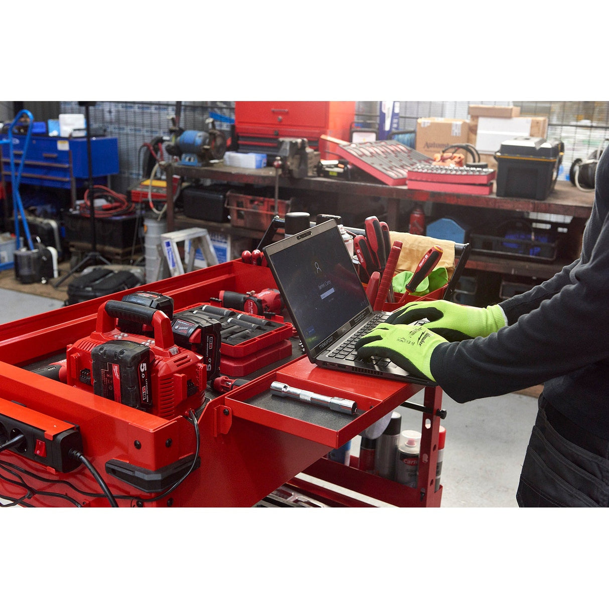 Milwaukee 4932478857 Toolguard 40" / 102cm Steel Work Cart - 4932478857 - Milwaukee Tools UK - Trade Counter Direct