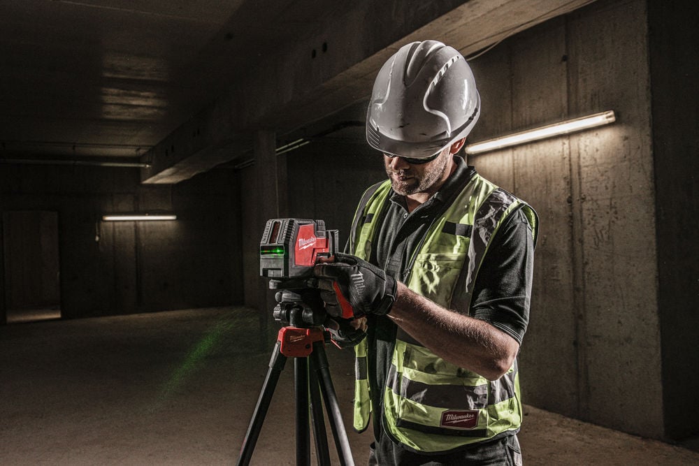 Milwaukee L4CLL - 301C USB Rechargeable Green Cross Line Laser Level - L4CLL-301C - Milwaukee Tools UK - Trade Counter Direct