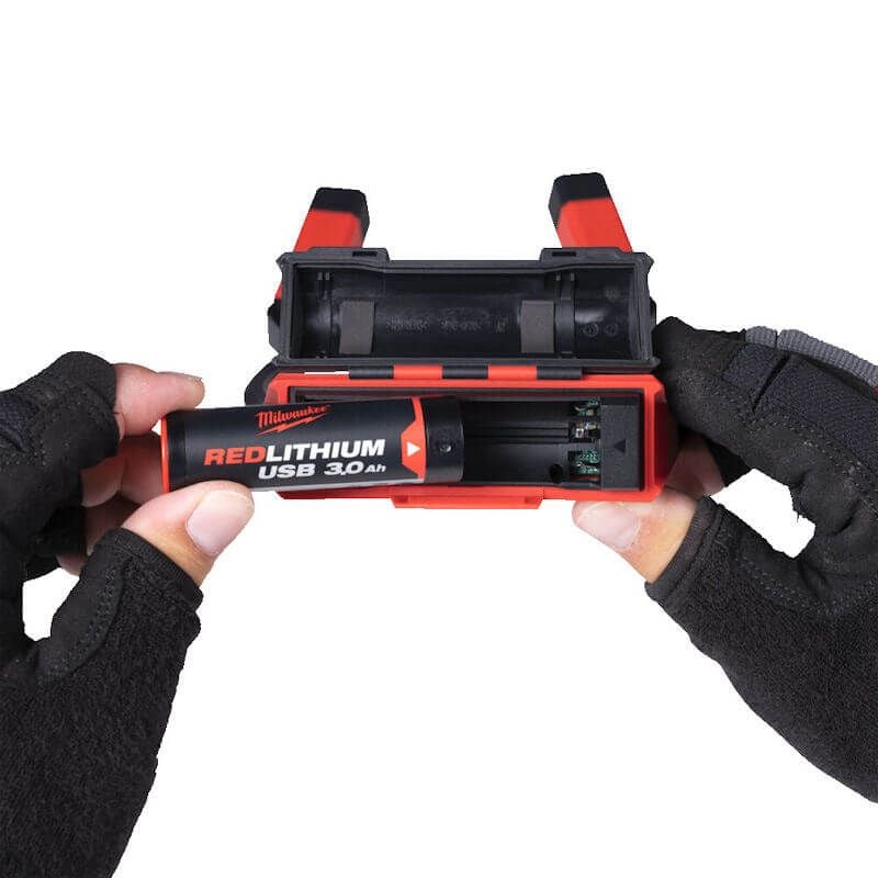 Milwaukee L4NL400 - 301 USB Rechargeable Neck Light With 1 x 3.0Ah Battery & USB C Cable - L4NL400-301 - Milwaukee Tools UK - Trade Counter Direct