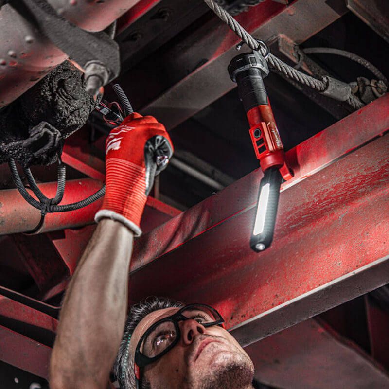 Milwaukee L4SL550 - 301 USB Rechargeable Stick Light 550 Lumens - L4SL550-301 - Milwaukee Tools UK - Trade Counter Direct