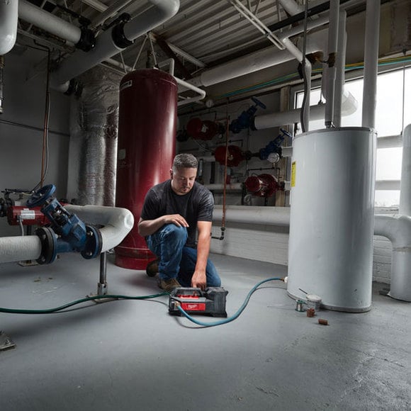 Milwaukee M18 BTP 18V Transfer Pump - M18BTP - 0 - M18BTP-0 - Milwaukee Tools UK - Trade Counter Direct