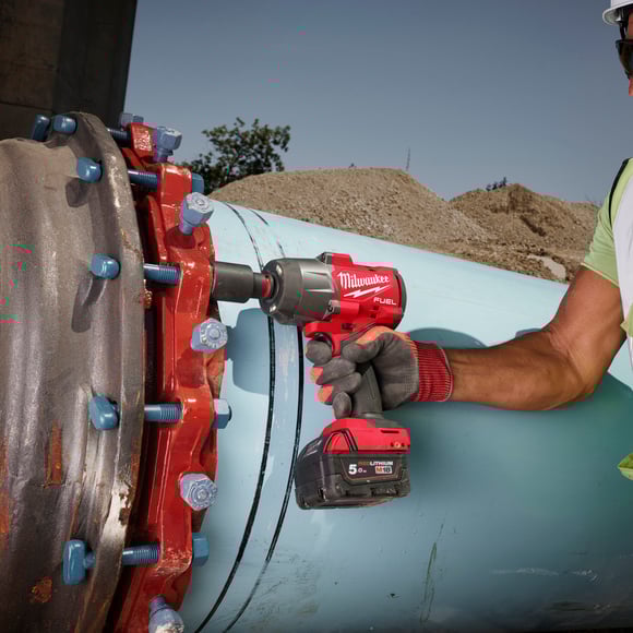 Milwaukee M18FHIW2F12-502X Fuel High Torque Impact Wrench 1/2" with 2 x 5Ah, Charger & Case