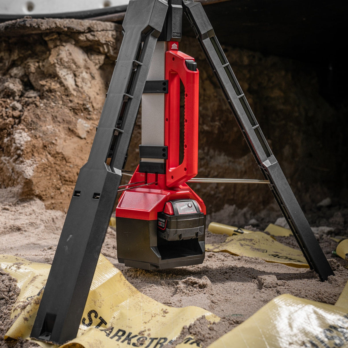 Milwaukee M18SAL2 - 0 18V LED Stand Light - Bare Unit - M18SAL2-0 - Milwaukee Tools UK - Trade Counter Direct