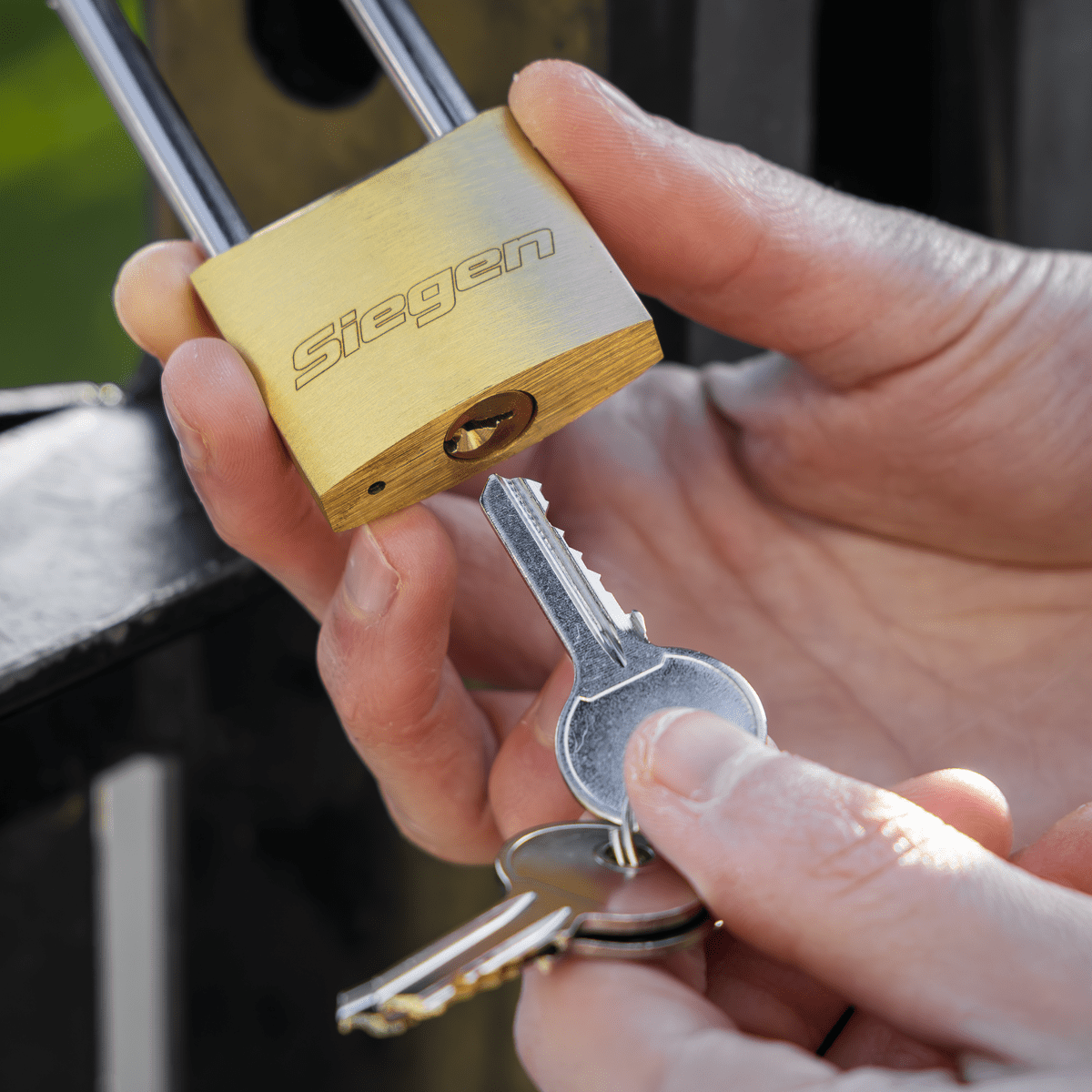 Sealey S0989 Siegen Brass Body Padlock with Brass Cylinder Long Shackle 40mm - S0989 - Sealey Tools UK - Trade Counter Direct