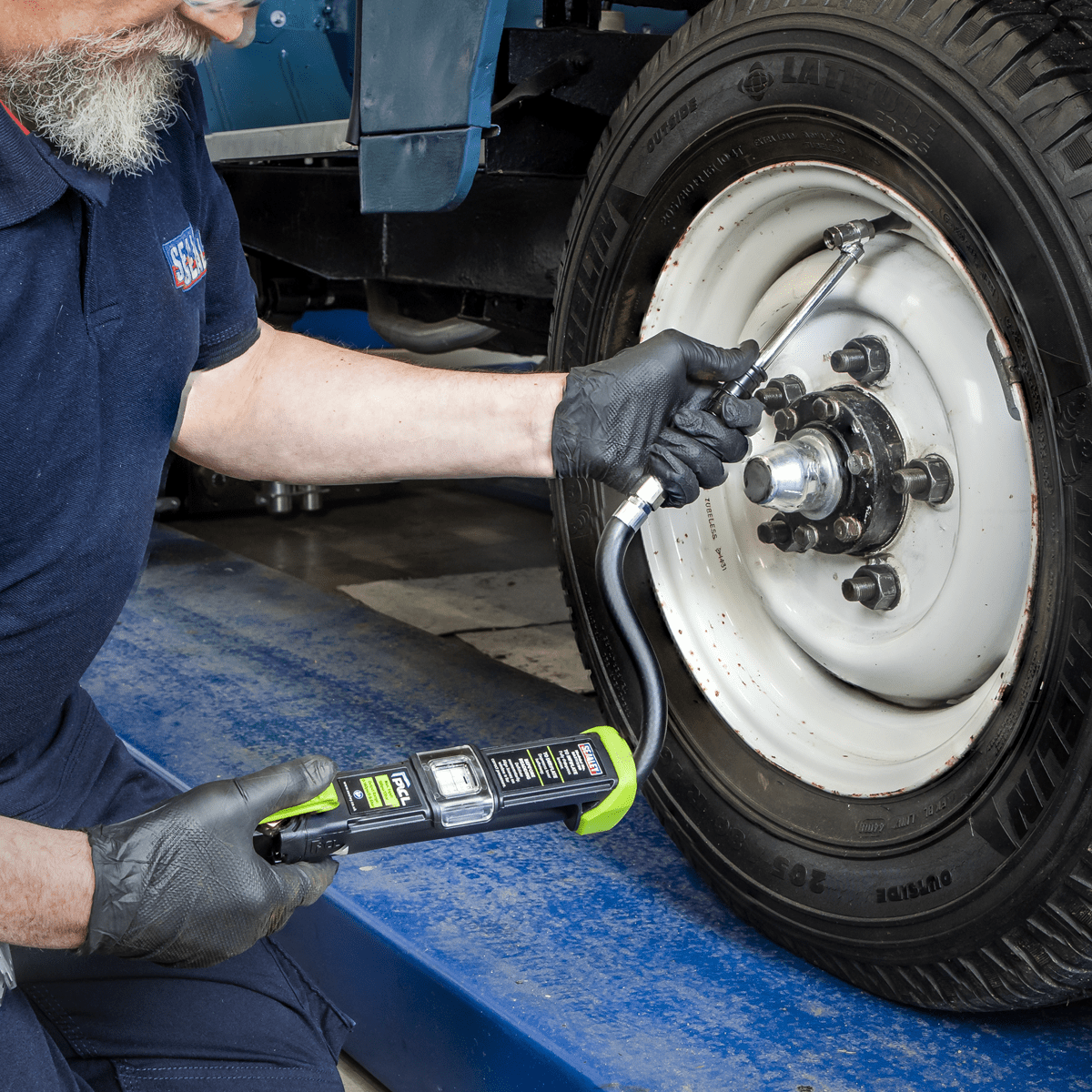 Sealey SA37/99 PCL Airlite Eco Tyre Inflator with Twin Push-On Connector - SA37/99 - Sealey Tools UK - Trade Counter Direct