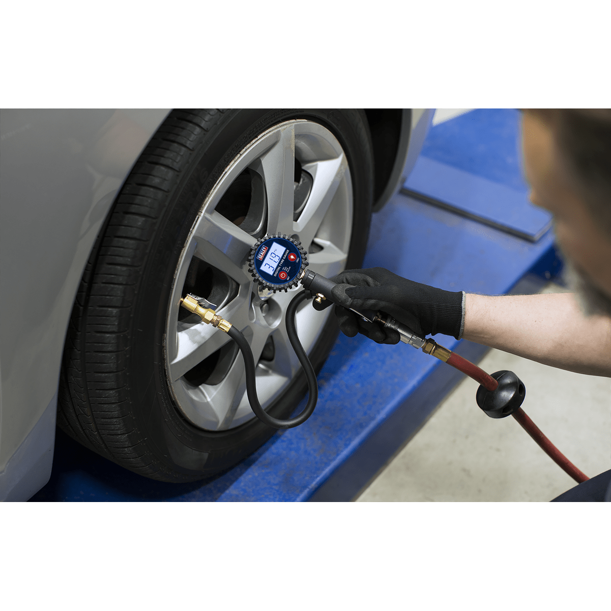Sealey SA400 Digital Tyre Inflator with Clip-On Connector - SA400 - Sealey Tools UK - Trade Counter Direct