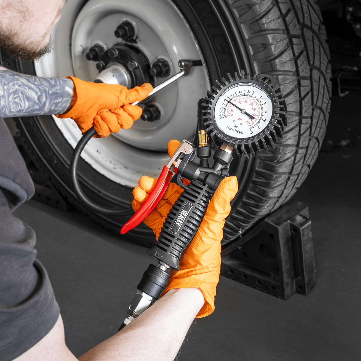 Sealey SA9314 Tyre Inflator with Push-On Connector - SA9314 - Sealey Tools UK - Trade Counter Direct