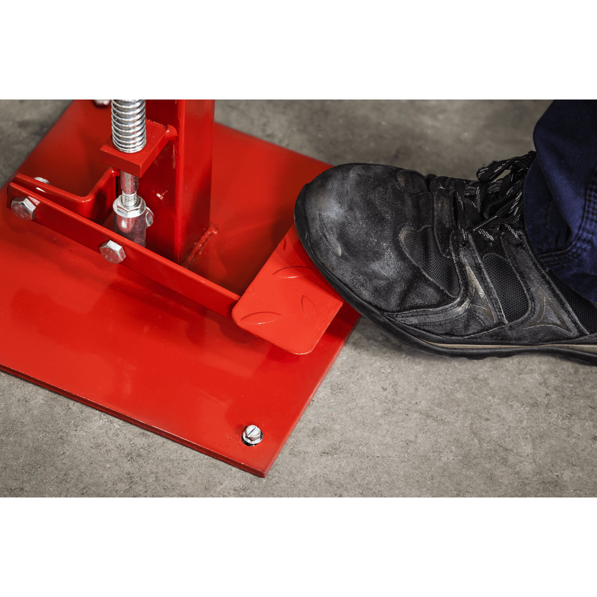 Sealey TC970 Manual Tyre Spreader with Stand - TC970 - Sealey Tools UK - Trade Counter Direct