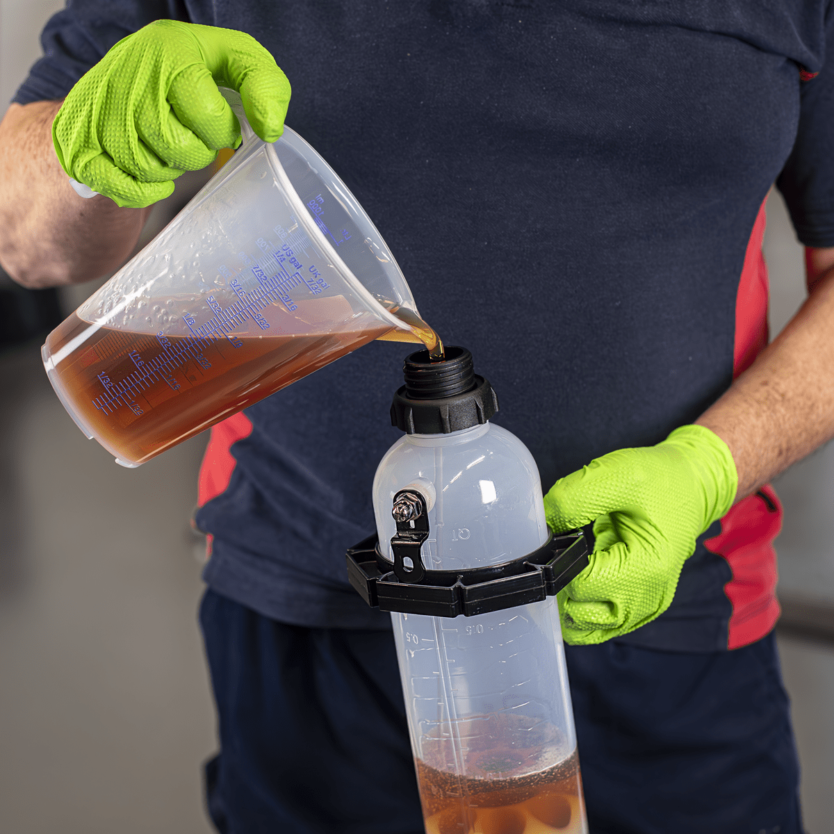 Sealey VS406 Spring Loaded Oil Refill Syringe 1.1L - VS406 - Sealey Tools UK - Trade Counter Direct